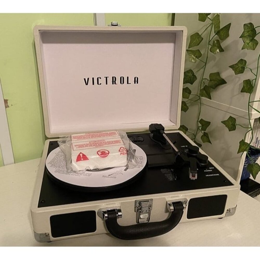 New Vintage 3-Speed Bluetooth Portable Suitcase Record Player with Built-in Spea